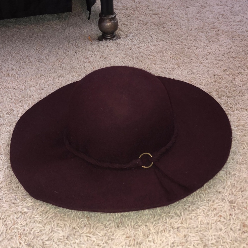 Floppy hat